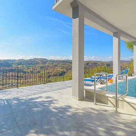 House Panorama * Pican